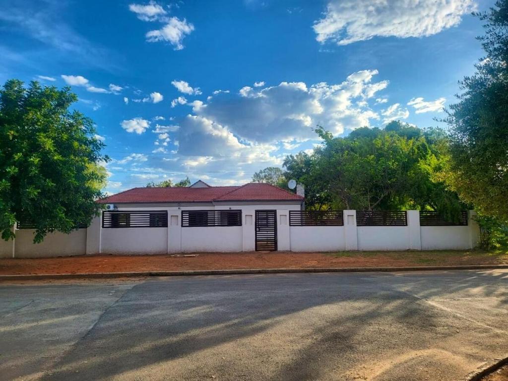 Exterior & Property Image